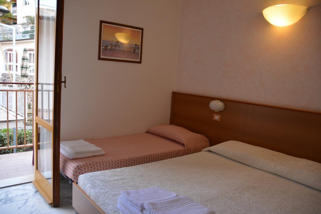 Hotel Corallo モネーリア 部屋 写真