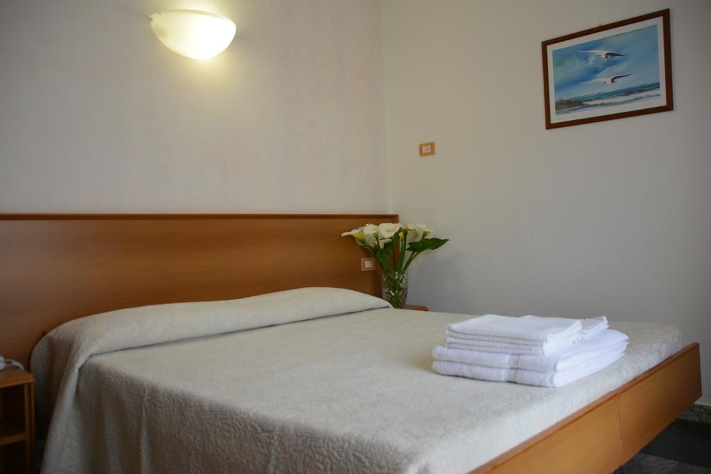 Hotel Corallo モネーリア 部屋 写真